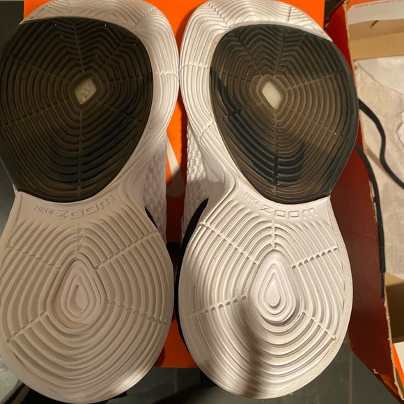 NWB Nike Zoom Rize TB. White and black - Picture 7 of 8